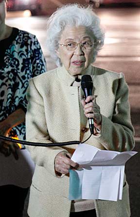 Ms. Aiko Herzig-Yoshinaga, who was forced into the Manzanar "internment" camp at age 17, addresses the vigillers. Photo by Mark Vallen ©. 