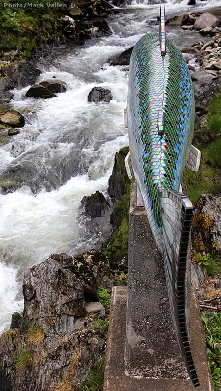 "Yeltatzie Salmon" - Terry Pyle's sculpture on Ketchikan Creek. Photo/Mark Vallen ©